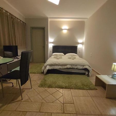 CENTRAL Studio - Fully equiped. Ideal for couples Patras Exterior foto