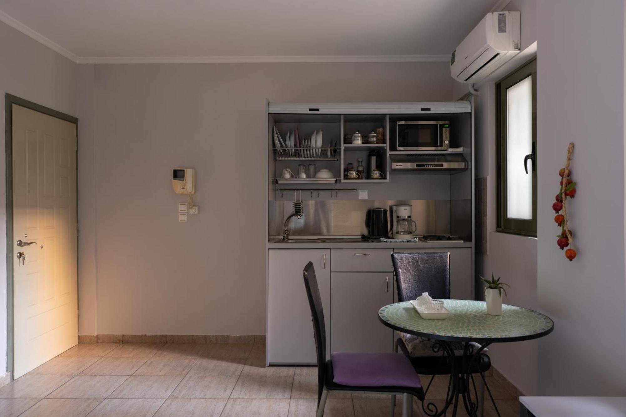 CENTRAL Studio - Fully equiped. Ideal for couples Patras Exterior foto