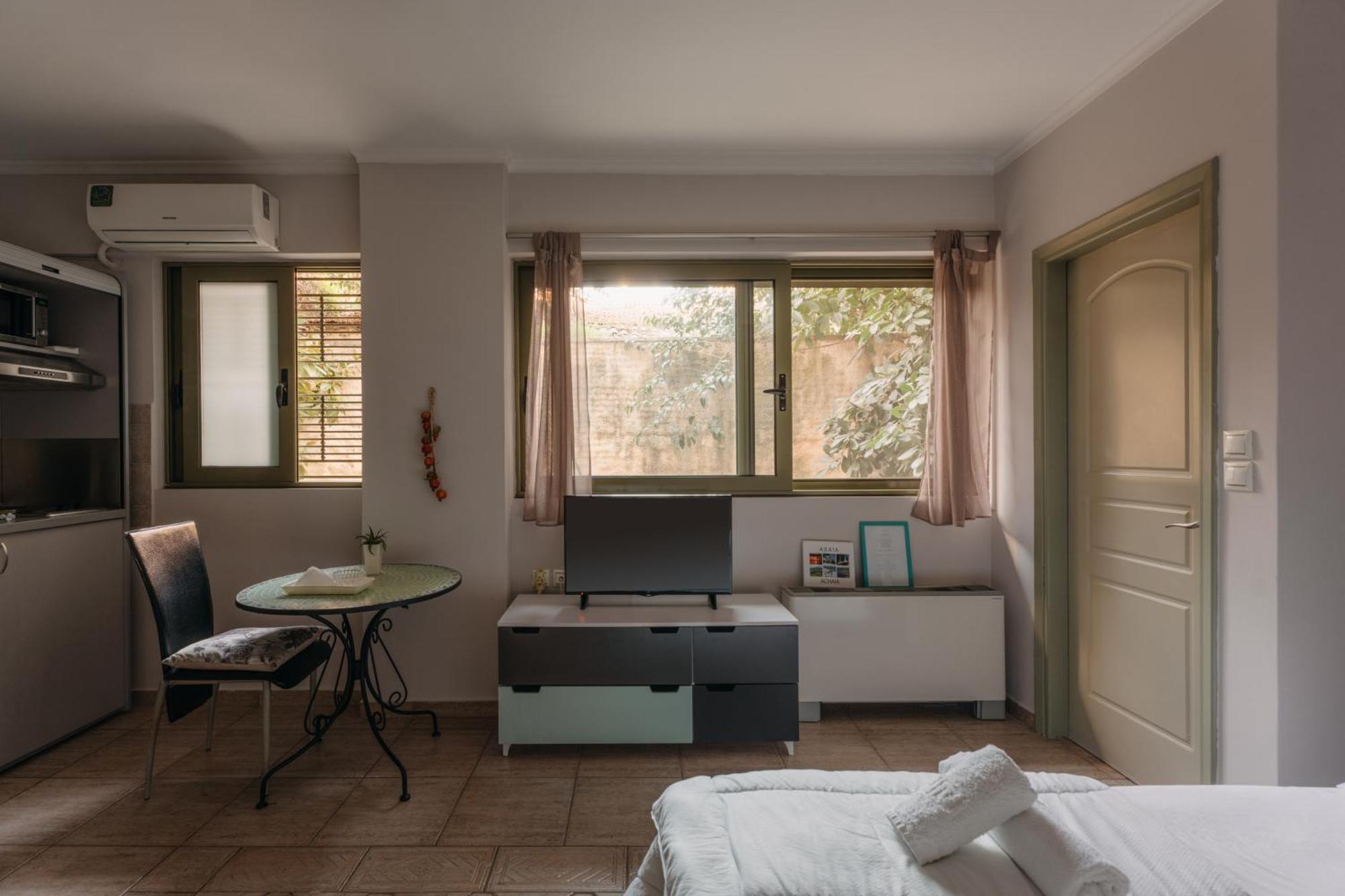 CENTRAL Studio - Fully equiped. Ideal for couples Patras Exterior foto